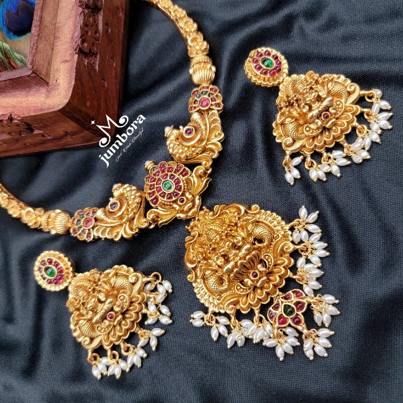 women's platinum necklaces-Kaante Style Kempu Lakshmi Necklace Set Temple Jewelry