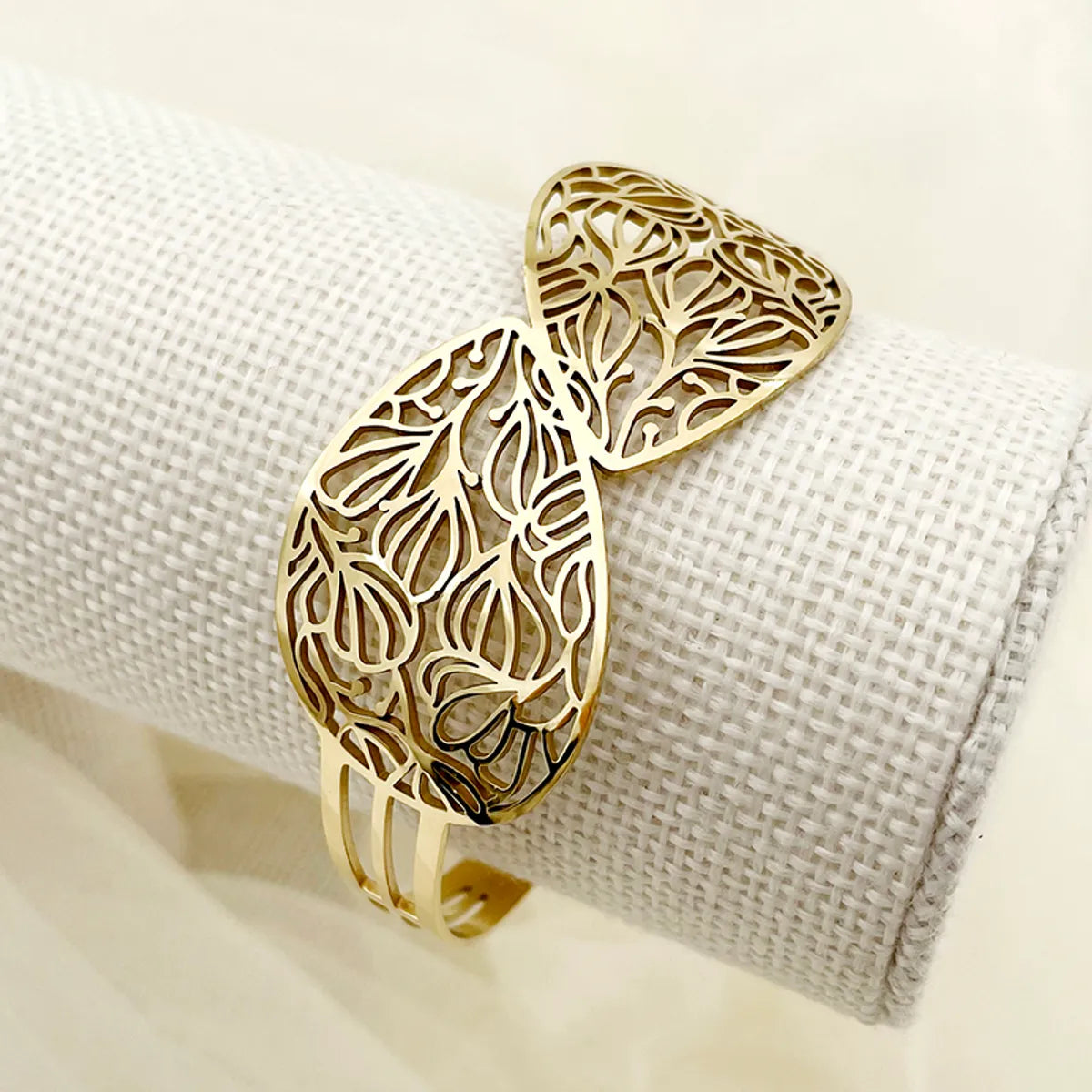 women's unique bangle bracelets-Vintage Style Classic Style Leaves Stainless Steel Plating Hollow Out Gold Plated Bangle