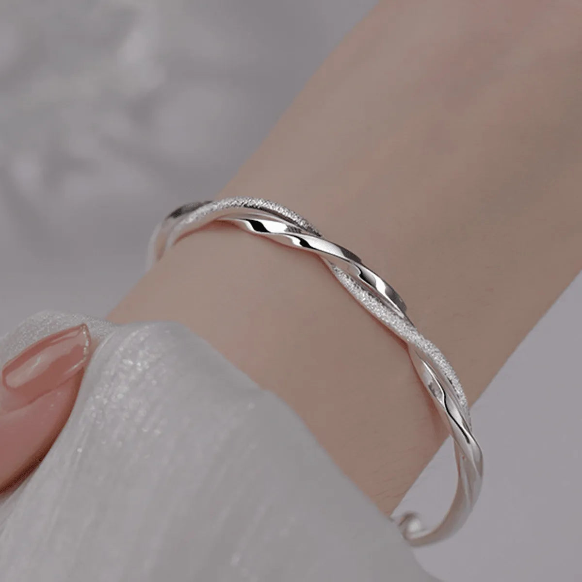 women's bangle bracelets-Elegant Glam Modern Style Round Titanium Steel Bangle In Bulk