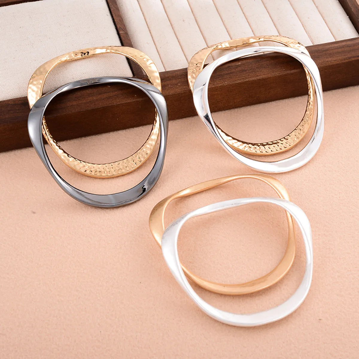 women's celestial bracelets-Vintage Style Solid Color Copper Irregular Plating Gold Plated Bangle