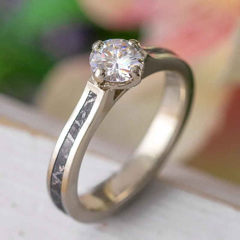 women's custom rings-Compass Set Moissanite Solitaire Engagement Ring With Meteorite