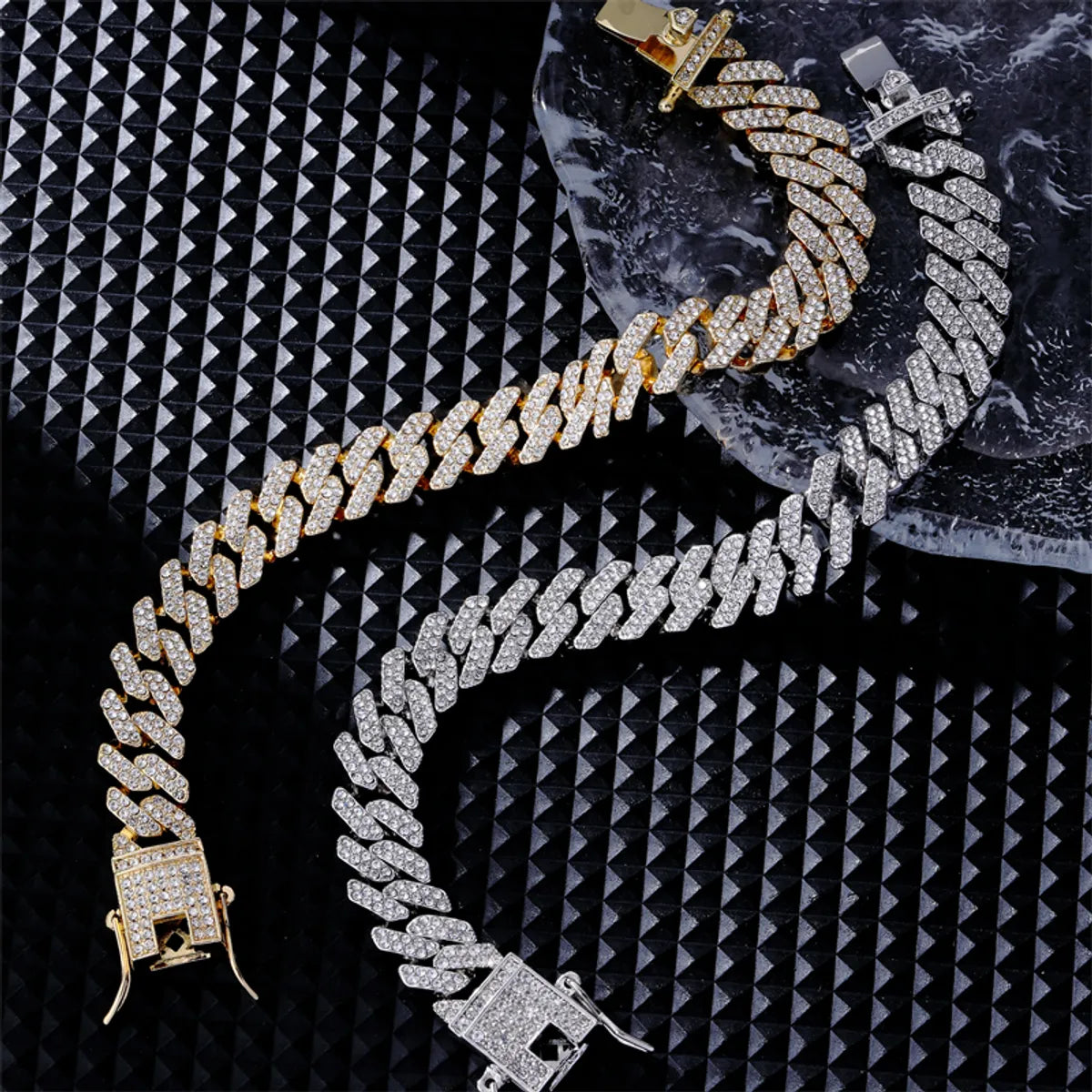 women's two-tone bracelets-Hip-hop Vintage Style Simple Style Solid Color Stainless Steel Plating Inlay Zircon Gold Plated Silver Plated Bracelets