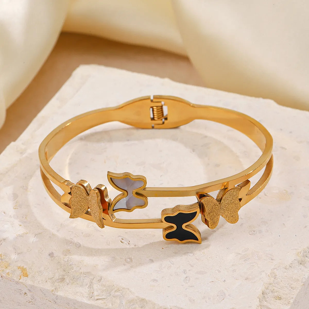 women's sapphire bracelets-Ig Style Butterfly Stainless Steel Plating 18k Gold Plated Bangle